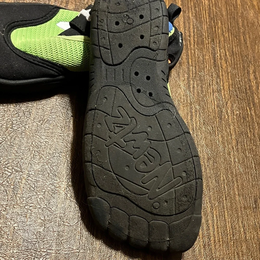 NEWTZ WATER SHOES UNISEX 4/5